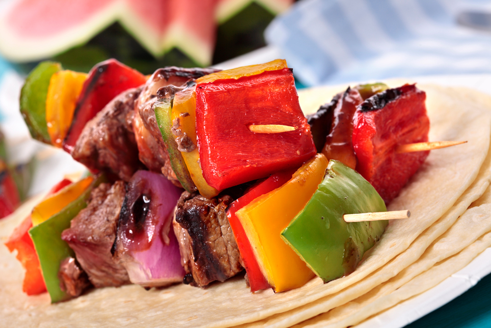 barbecue-brochette-de-boeuf-et-legumes